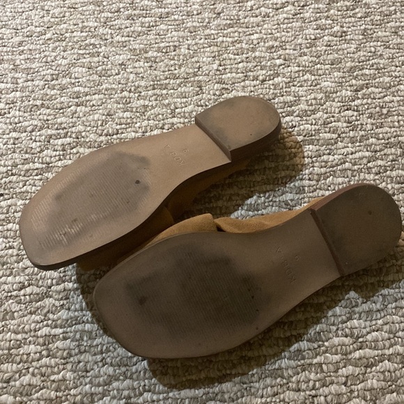 WORN ONCE SS22 Anthropologie Tan Sandals US9 - paid $120CAD in Aug2022 - Picture 2 of 2